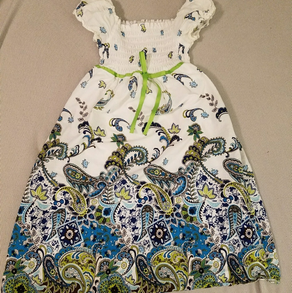 •3\$15•  Girls Paisley Dress